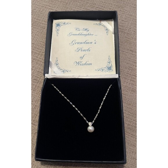 The Bradford Exchange Grandma’s Pearls Of Wisdom Silver .925 16” Chain & Pearl - Picture 1 of 6